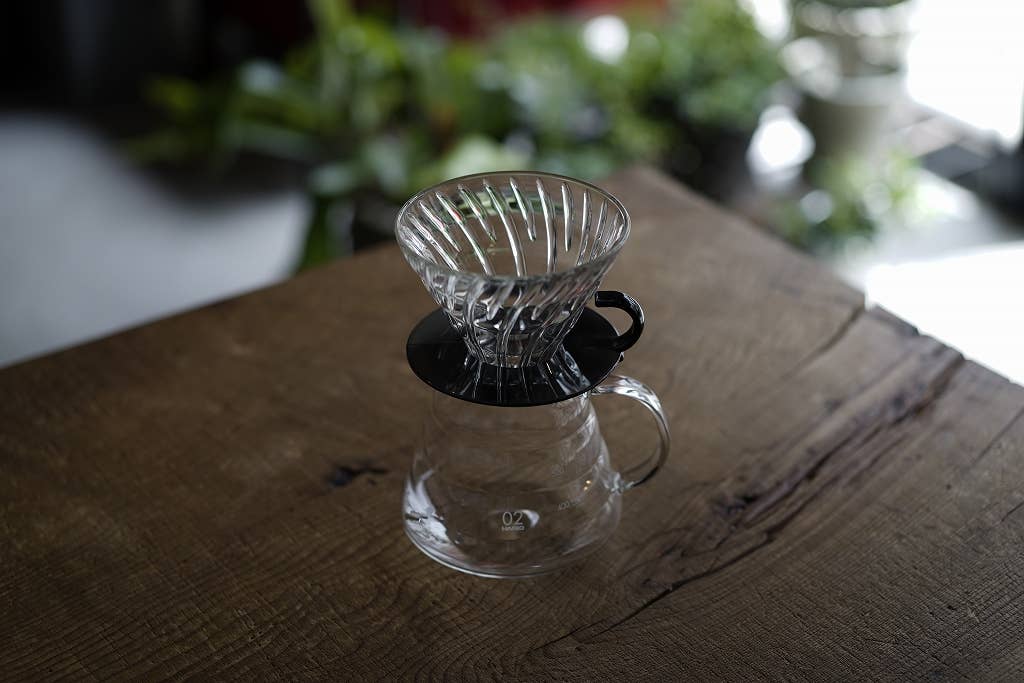Hario - V60 Glass Dripper 02 (Round Base): Clear Black