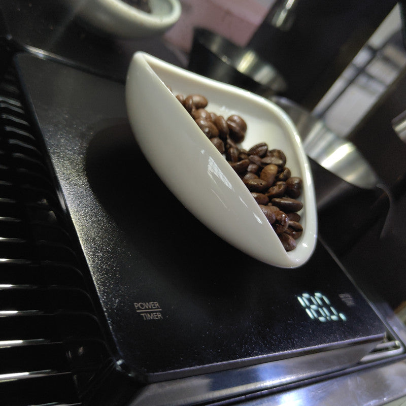 Ceramic Coffee Bean Dosing Dish – Weighing & Measuring Cup (35–40g)