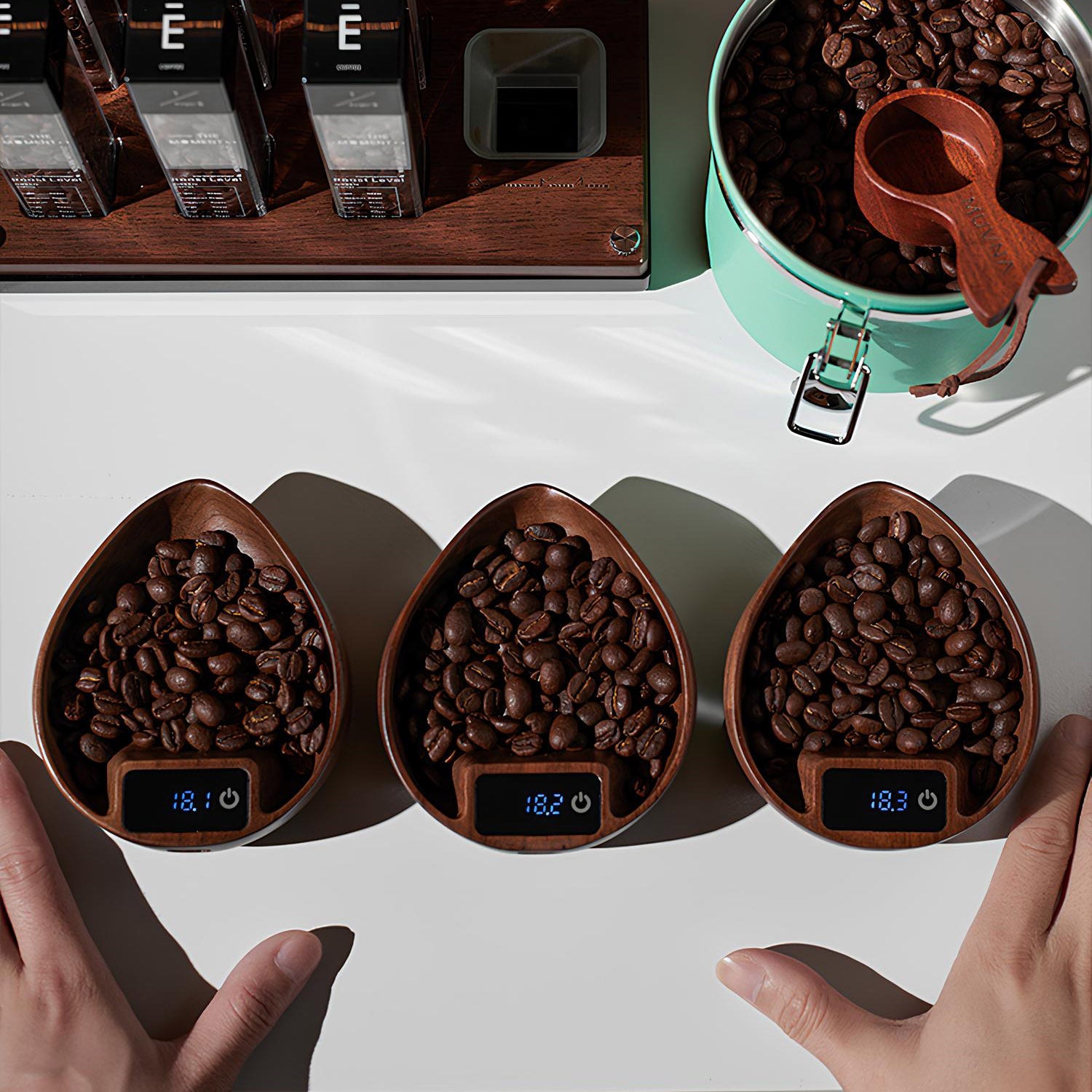 Electronic Walnut Coffee Scale With Leaf Shade - Shop Coffee Hobby